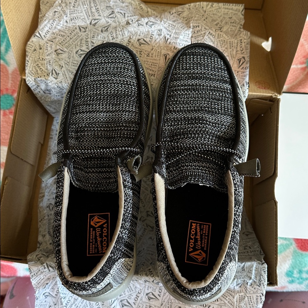 Volcom Black and Grey Workwear Chill Casual Work Shoe.  Composite Toe.